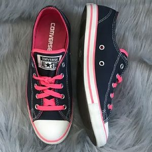 Converse size 7